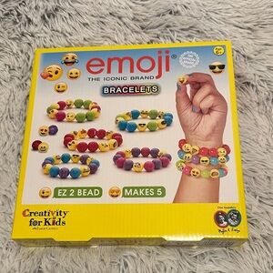 Emoji The Iconic Brand Bracelet Kit Toy